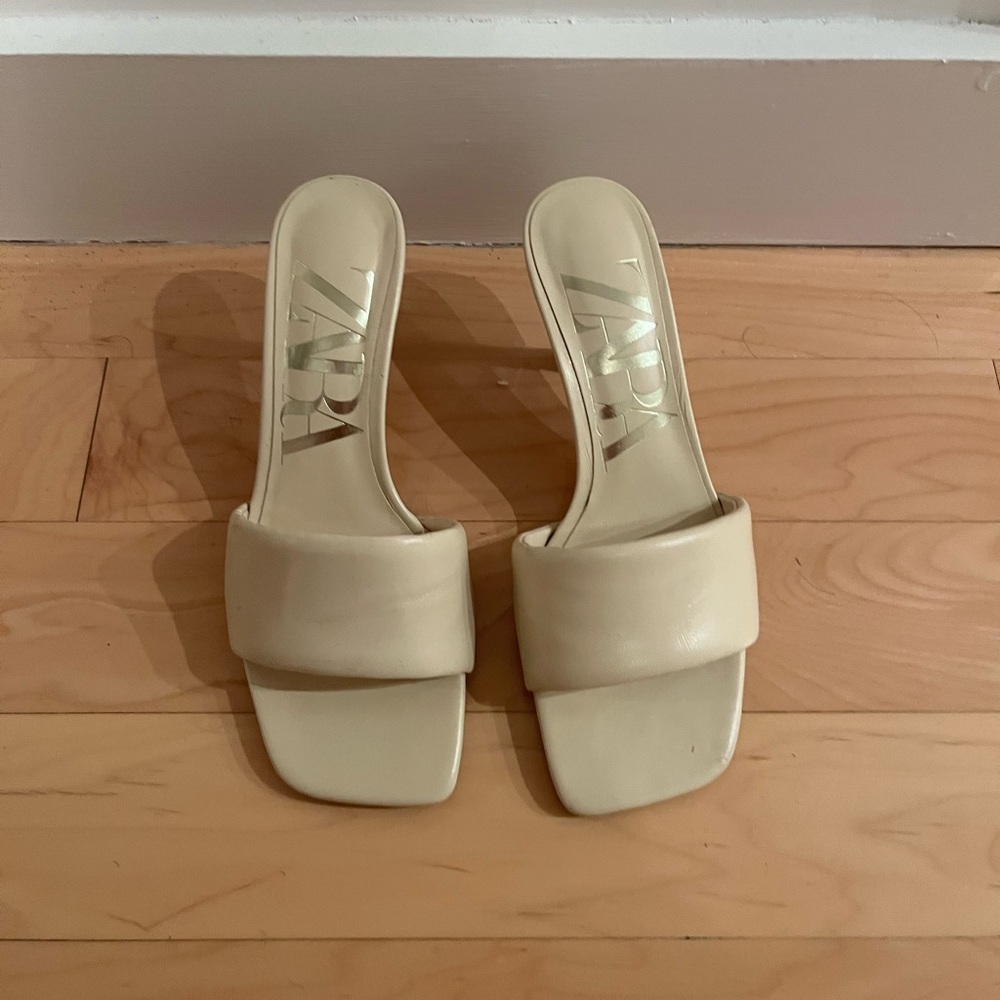 Zara crème kitten heeled sandals